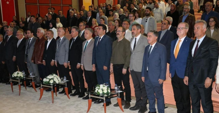 Malatya'da '40 Yıllık Çınarlar' Paneli Gerçekleşti