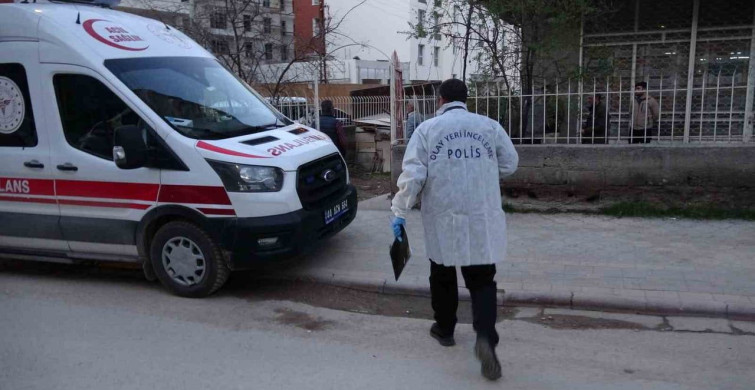 Malatya'da 49 Yaşındaki Erkan Keleş Evinde Hayatını Kaybetti