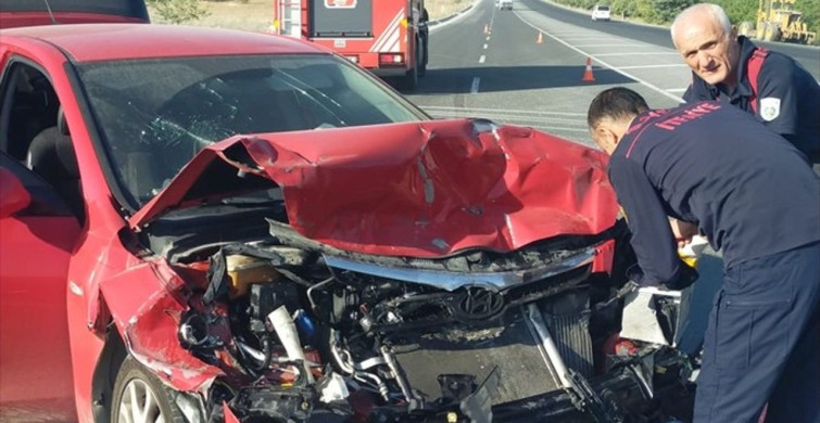 Malatya'da Çekiciye Çarpan Otomobilde 5 Yaralı