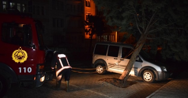 Malatya'da Depremin Ardından Fırtına Hayatı Felç Etti