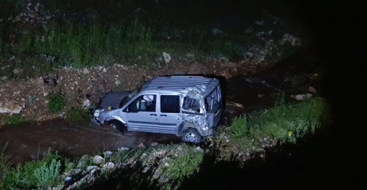 Malatya'da Hafif Ticari Araç Dereye Uçtu: 1 Kişi Yaralı