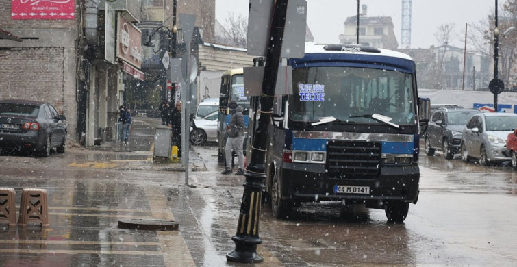Malatya'da Karla Karışık Yağmur Etkisini Gösterdi