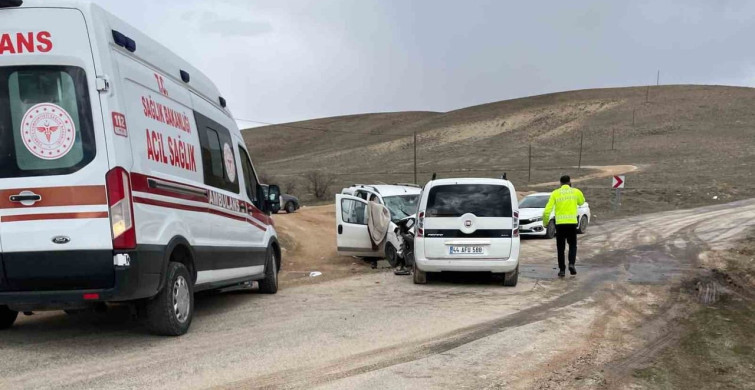 Malatya'da Kaza: İki Araç Çarpıştı, 4 Yaralı