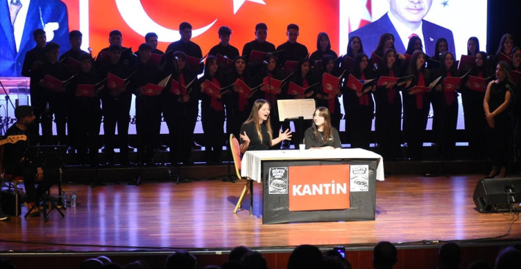 Malatya'da 'Kim Var?' Müzikal Tiyatrosu Sahnelendi