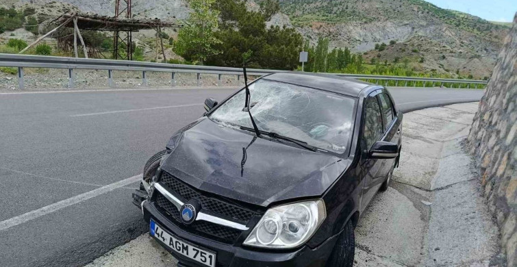 Malatya'da Kontrolden Çıkan Araç Bariyerlere Çarptı
