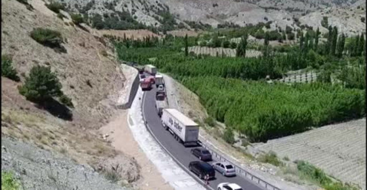 Malatya’da sürücü bariyerlere çarptı, araç askıda kaldı