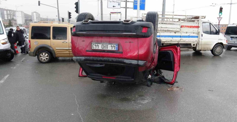 Malatya'da Trafik Kazası: İki Yaralı