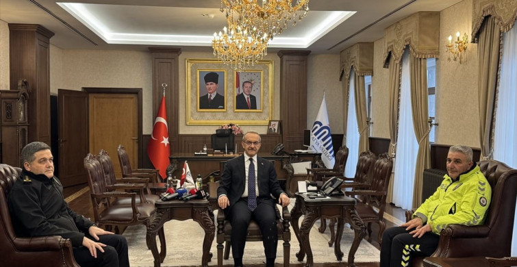 Malatya'da Üşüyen Çocuğa Yardım Eden Polis Memuruna Ödül