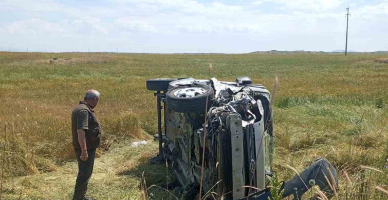 Malazgirt'te kamyonet ile traktör çarpıştı: 2 yaralı