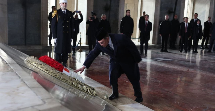 Malezya Başbakanı Enver İbrahim Anıtkabir'i Ziyaret Etti