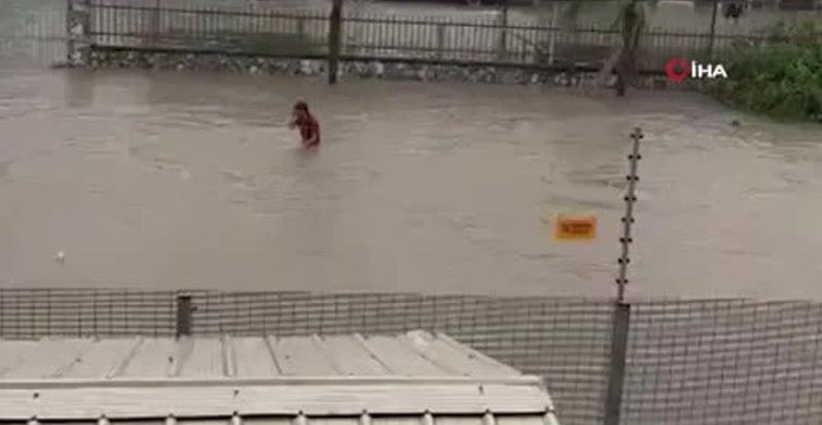 Malezya'da Şiddetli Yağışlar Sel Getirdi