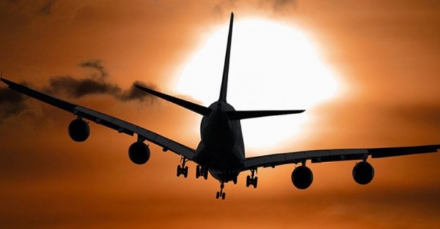 Malezya'da Yolcu Uçağı Alev Aldı