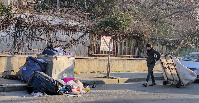 Maltepe Belediyesi'nde İşçiler Greve Gidince Sokaklar Çöplüğe Döndü