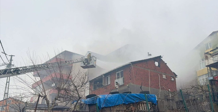 Maltepe'de Çatı Yangını Kontrol Altına Alındı