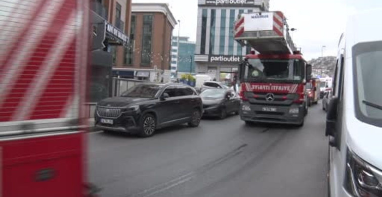 Maltepe'de Tekstil Deposunda Yangın Paniği