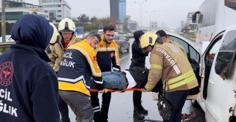 Maltepe'de Ticari Araç ile Servis Minibüsü Çarpıştı