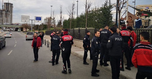Maltepe'deki Bir AVM'de Silahla Ateş Açıldı