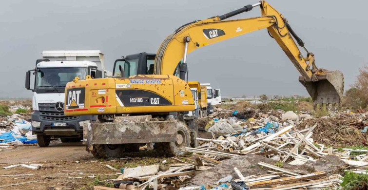 Manavgat Belediyesi'nden Nehir Ağzında Çevre Temizliği