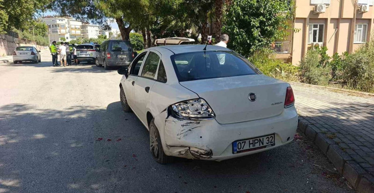 Manavgat'ta Park Halindeki Araca Çarpma Kazası