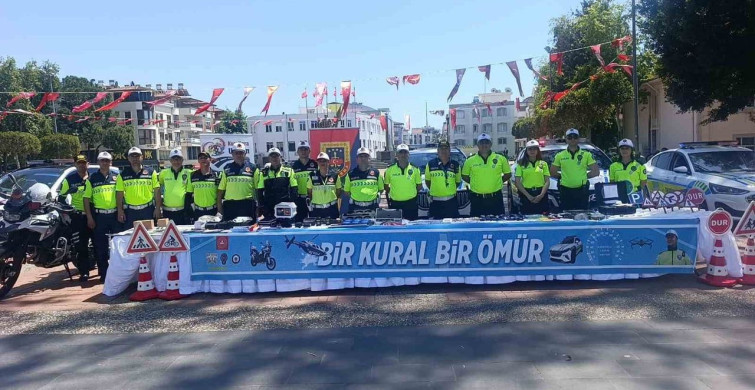 Manavgat'ta Trafik Haftası Etkinliği: Kurallara Uyan Sürücülere Ödül