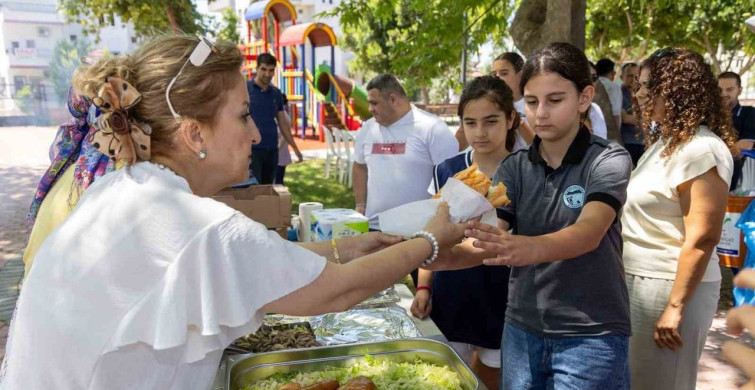 Manavgat'ta yıl sonu şenliği ile çocuklar eğlenceli anlar yaşadı
