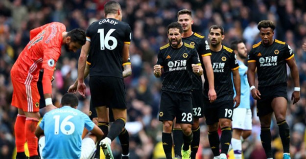 Manchester City Evinde Kaybetti