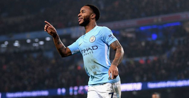 Manchester City'li Sterling'den Eski Okulundaki Öğrencilere Jest