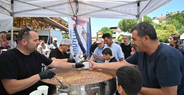 Manisa Büyükşehir’den Alaybey ve Laleli pazarlarında aşure ikramı