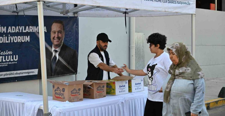 Manisa büyükşehir’den yks adaylarına su ve limonata ikramı