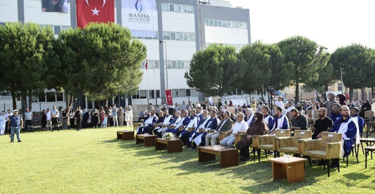 Manisa Celal Bayar Üniversitesi İlahiyat Fakültesi Mezuniyet Töreni