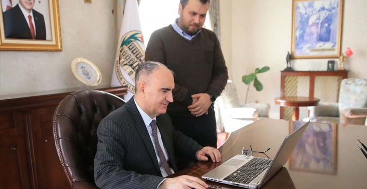 Manisa Valisi Özkan, Anadolu Ajansı'nın Yılın Kareleri Oylamasında