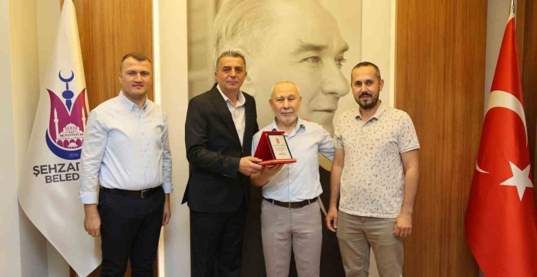Manisa'da 42 yıllık hizmetin ardından nikah memuru Nurettin Başkurt emekliye ayrıldı
