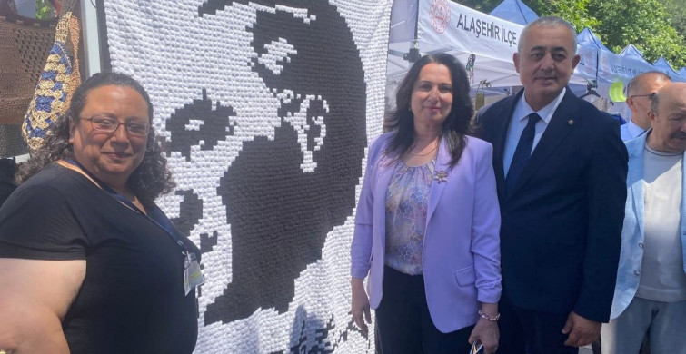 Manisa'da 7 Bin 600 Motifli Atatürk Portresi Sergisi