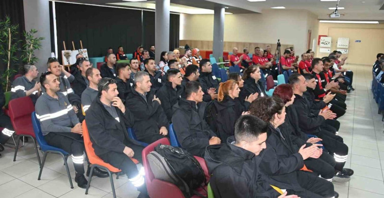 Manisa’da afet kahramanlarına akreditasyon armaları takıldı