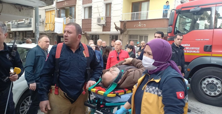 Manisa'da Apartman Boşluğuna Düşen Kişi Yaralandı