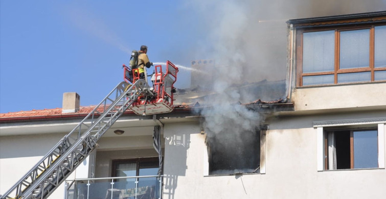 Manisa'da Apartmanda Yangın Alarmı