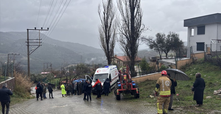 Manisa'da Bahçe Duvarı Kamyonetin Üzerine Çöktü