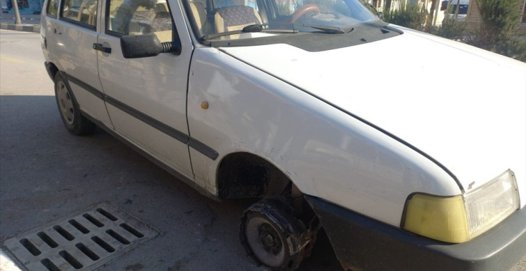 Manisa'da Çalıntı Otomobil Kaçışı: 14 Yaşındaki Çocuk Yakalandı