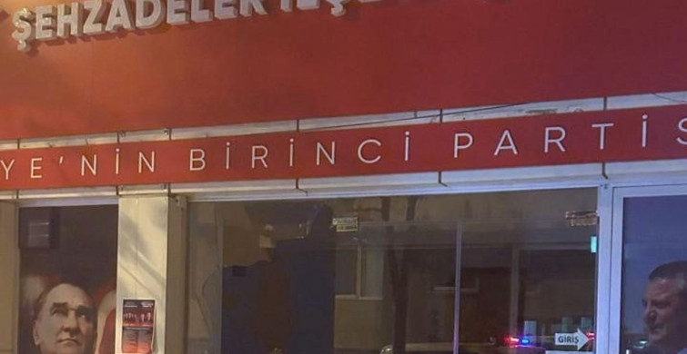 Manisa'da CHP Binasına Taşlı Saldırı: İş Vaadi Öfkesi