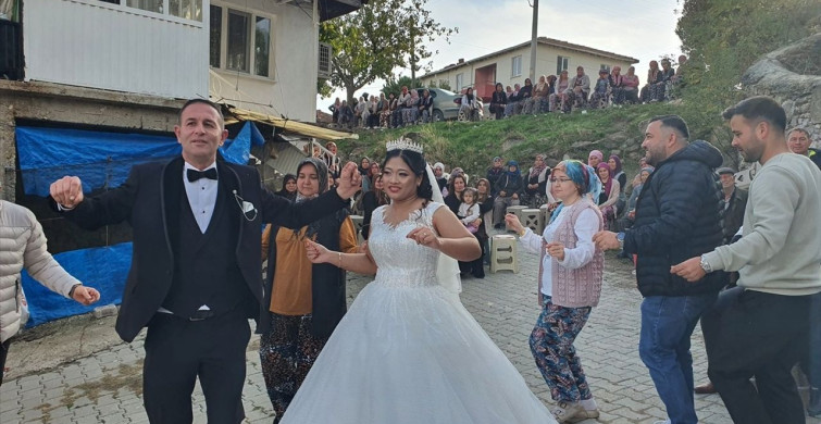 Manisa'da Endonezyalı Damat ve Gelin için Geleneksel Düğün