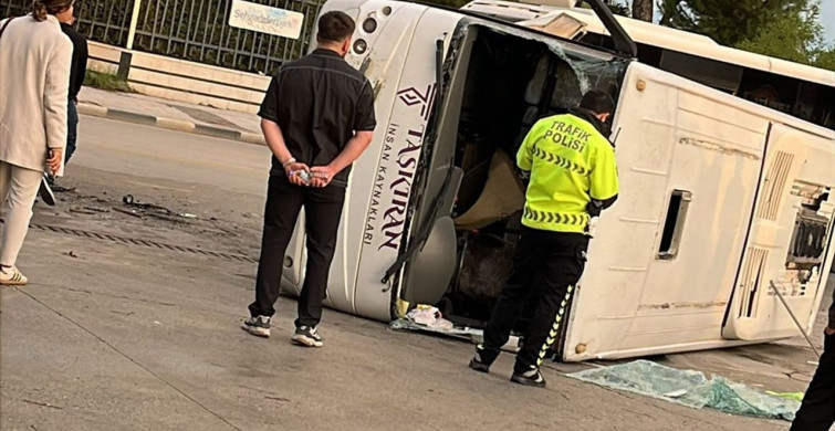 Manisa'da İşçi Servis Midibüsü Kazası Manisa'da İşçi Servis Midibüsü Kazası