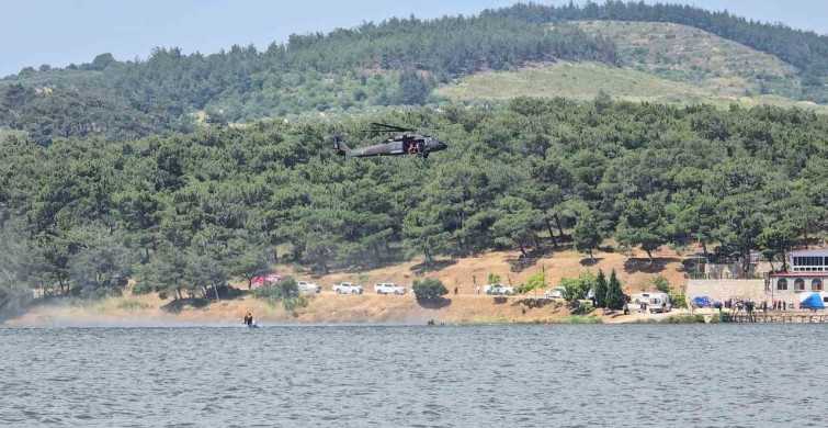 Manisa'da jandarma ve afad ekiplerinden nefes kesen suda arama kurtarma tatbikatı