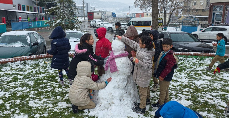 Manisa'da Kar Yağışı Etkisini Gösterdi