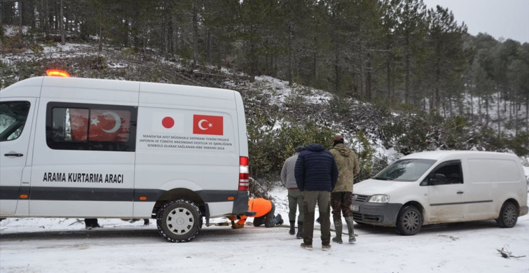 Manisa'da Kar Yağışı Nedeniyle Mahsur Kalan Avcılar Kurtarıldı