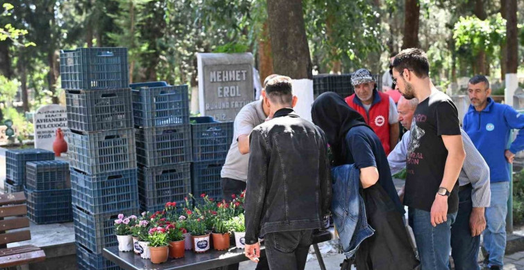 Manisa'da Kurban Bayramı İçin Çiçek Dağıtımı