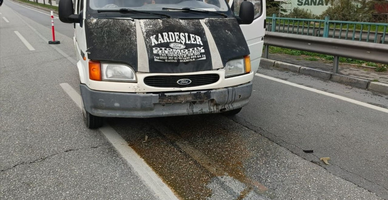 Manisa'da Minibüs Yayaya Çarptı: Güvenlik Kamerasında Kaza Anı