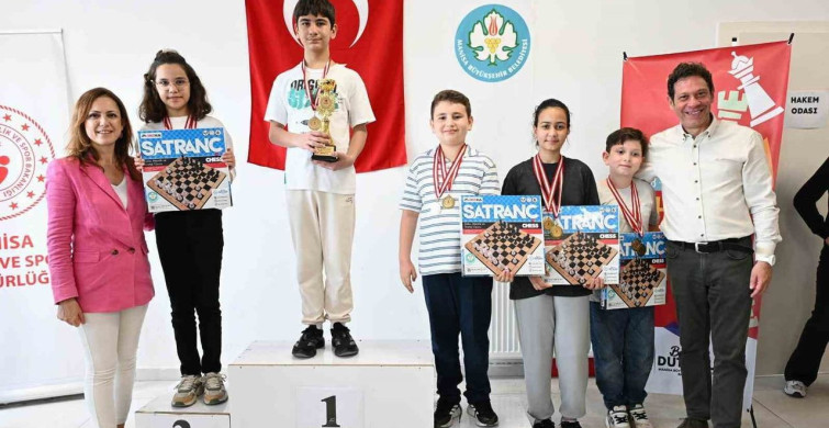 Manisa'da Minik Satranççılar Turnuvası Coşkusu