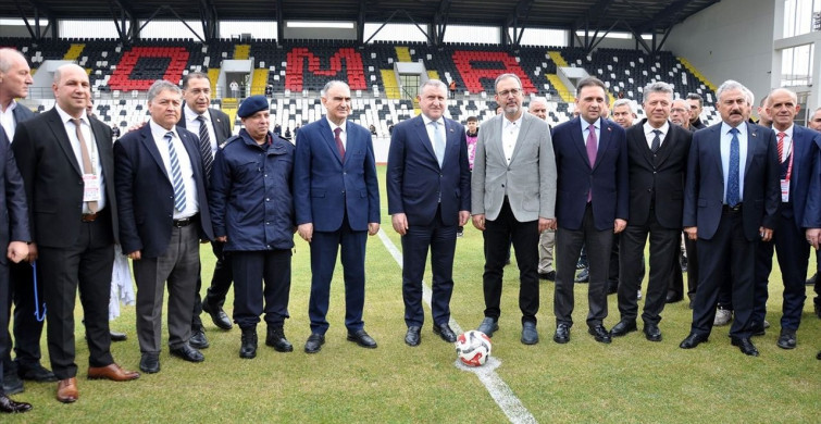 Manisa'da Nazım Yavuz İlçe Stadı'nın Açılışı Yapıldı
