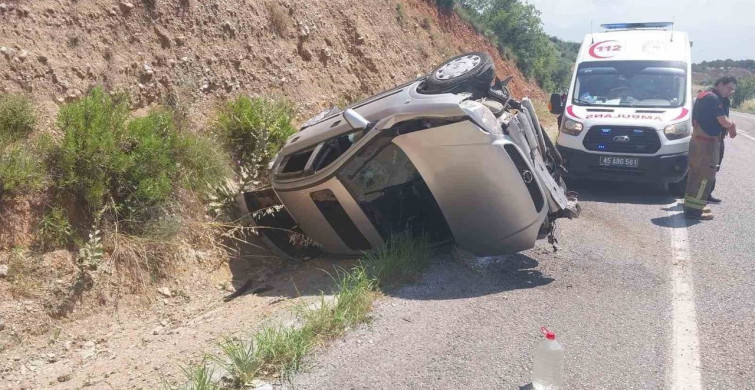 Manisa'da Otomobil Takla Attı: 2 Yaralı