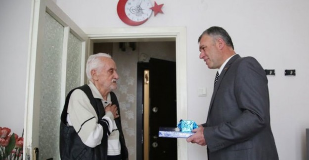 Manisa'da Polis, Bağırdığı Yaşlı Amcadan Özür Diledi